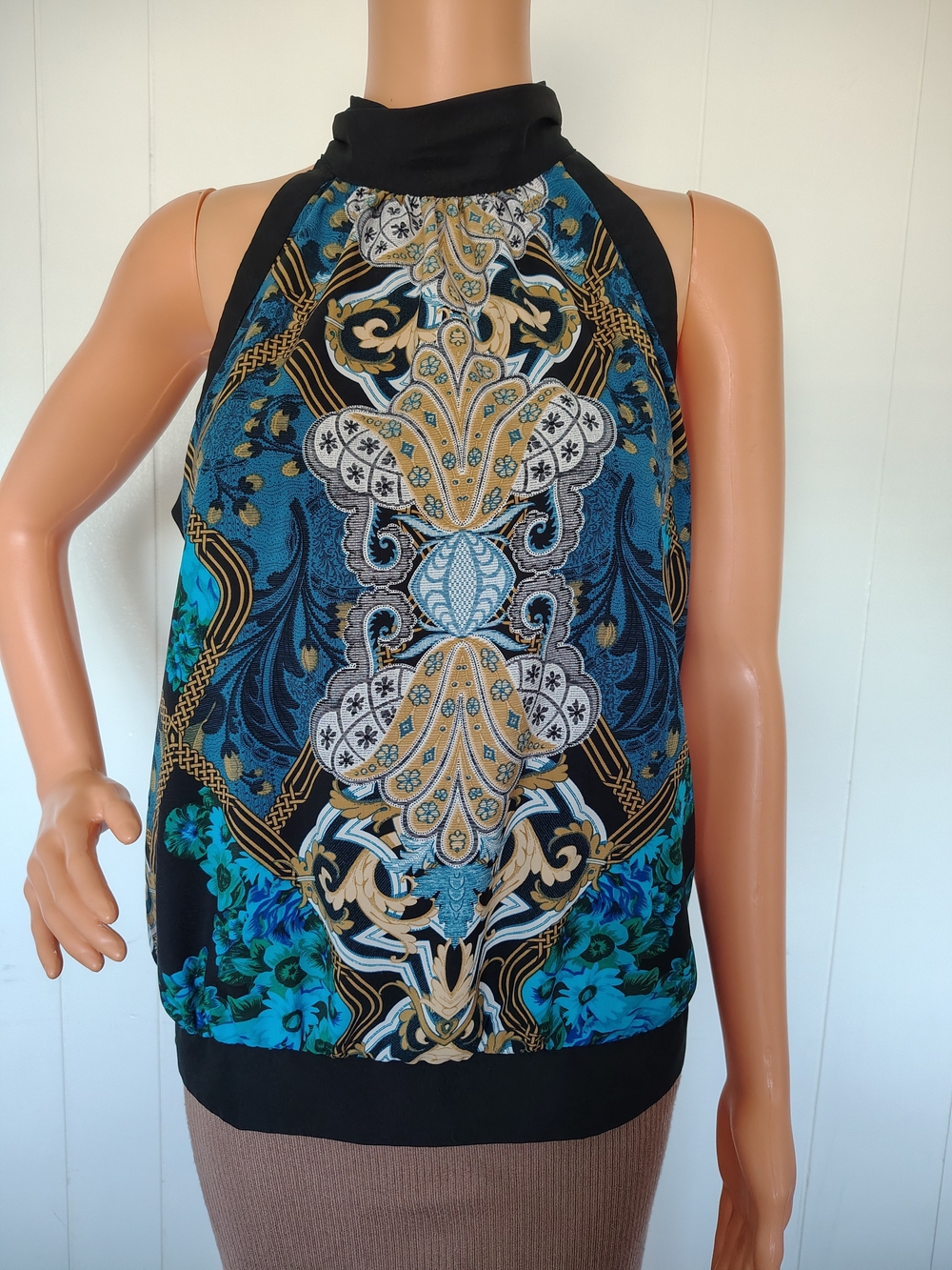 New York & Company Sleeveless Halter Print Top in Teal and Black Size S